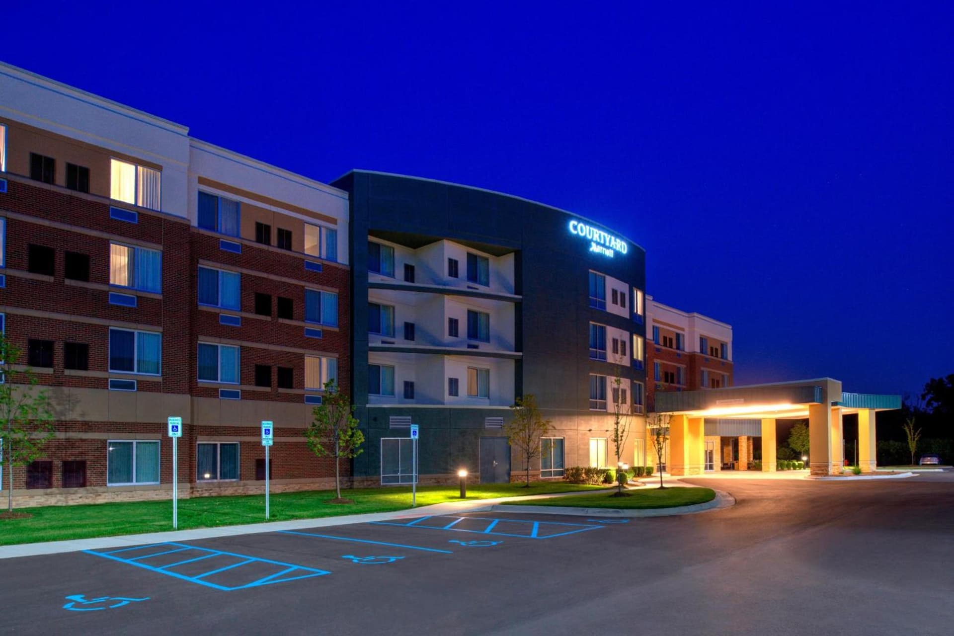 Courtyard by Marriott Detroit Farmington