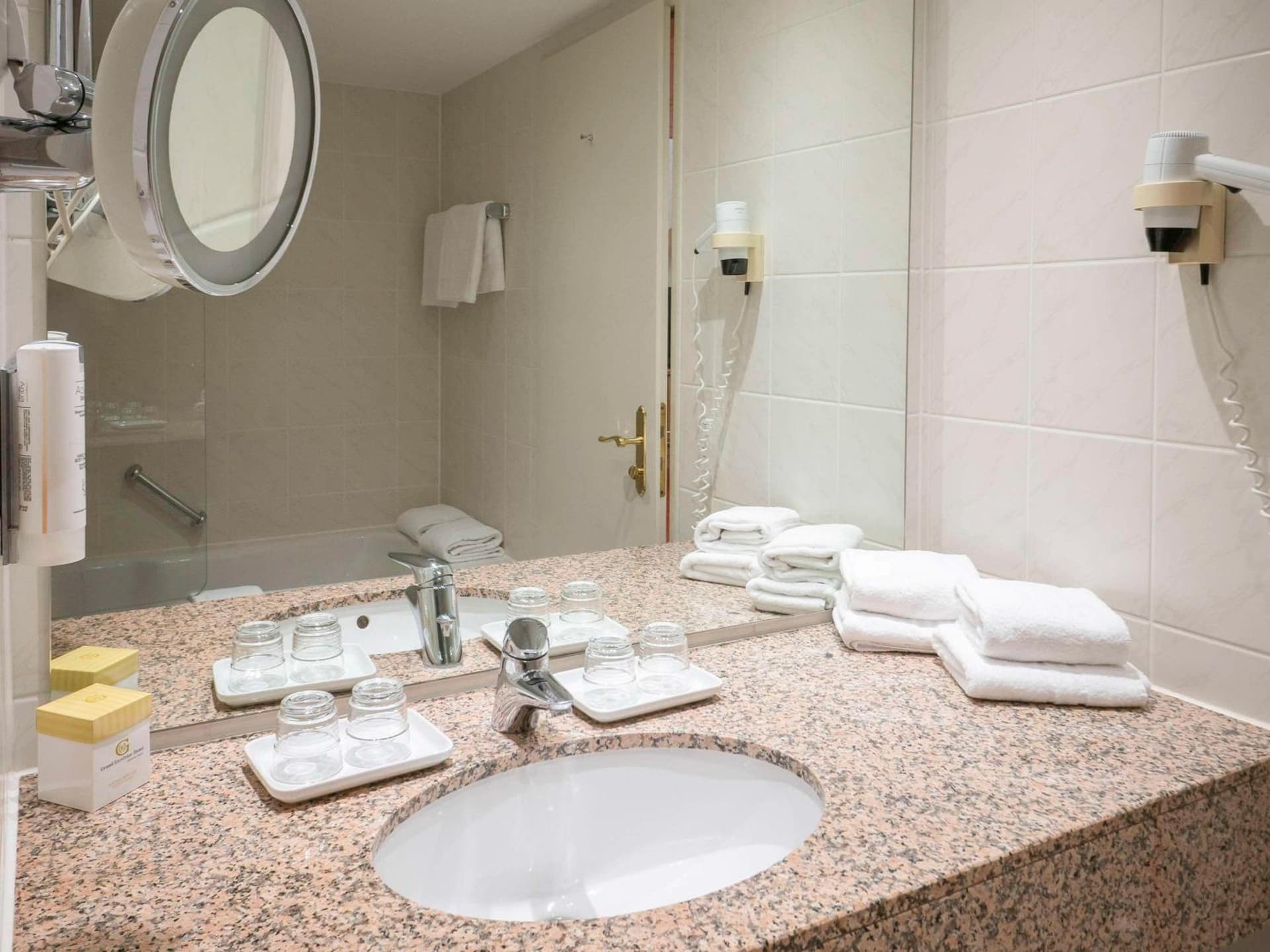 Atomis Hotel Munich Airport by Mercure