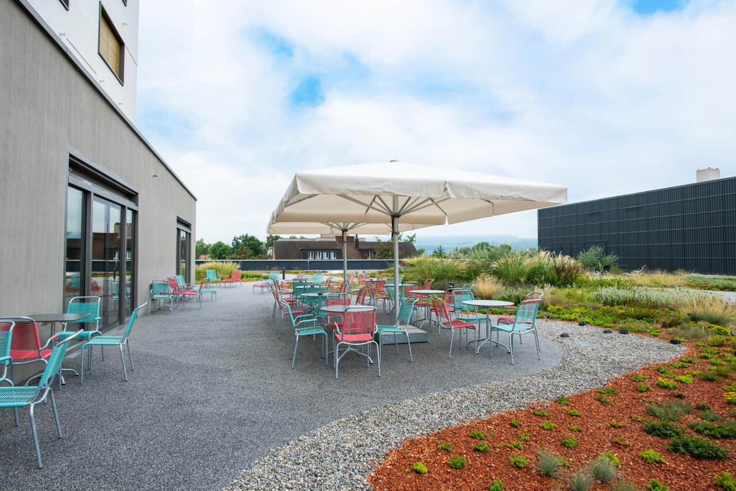 HOTEL illuster - Urban & Local