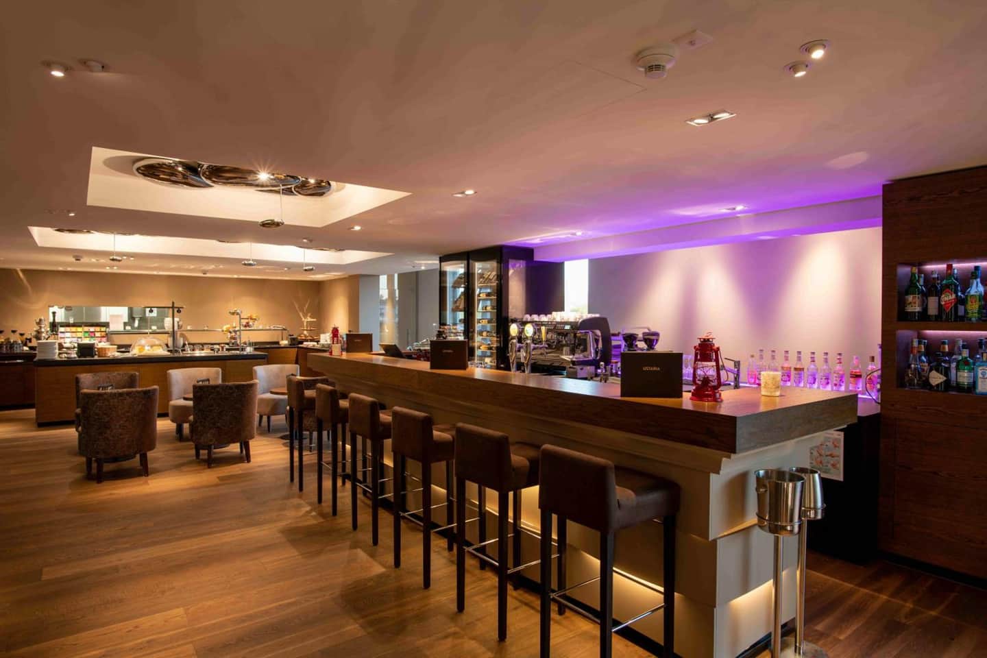 HOTEL illuster - Urban & Local