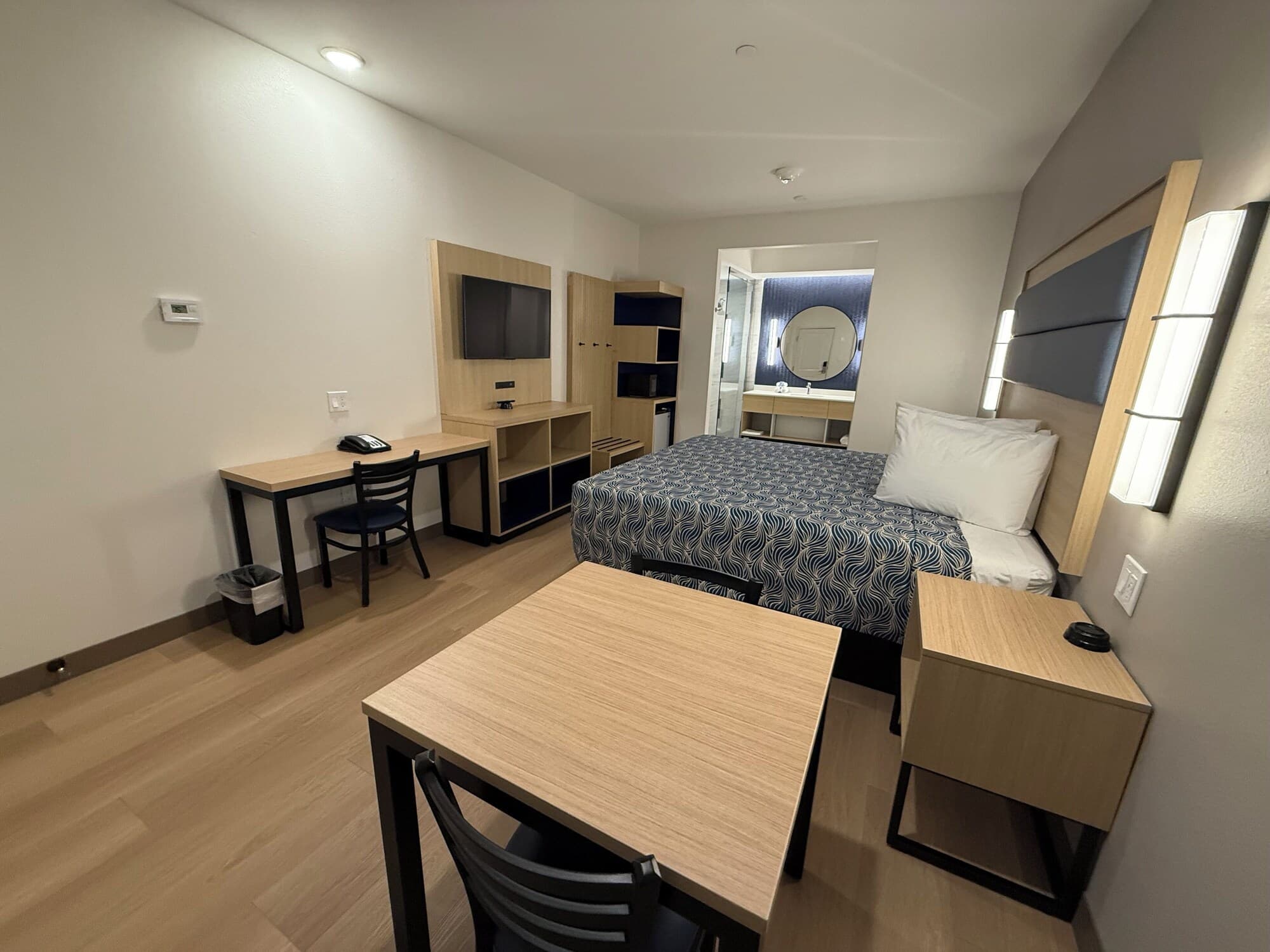 Palace Inn Blue 290 W 43rd & Bingle Rd