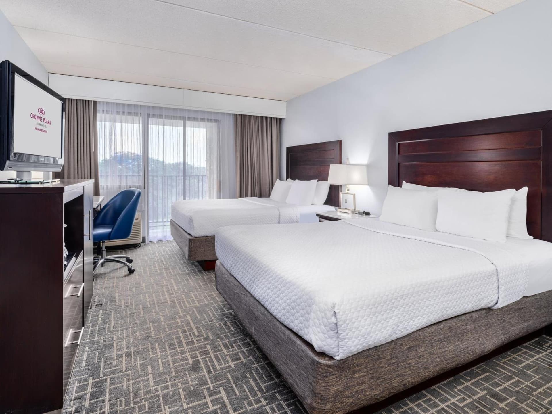 Crowne Plaza Milwaukee Airport by IHG