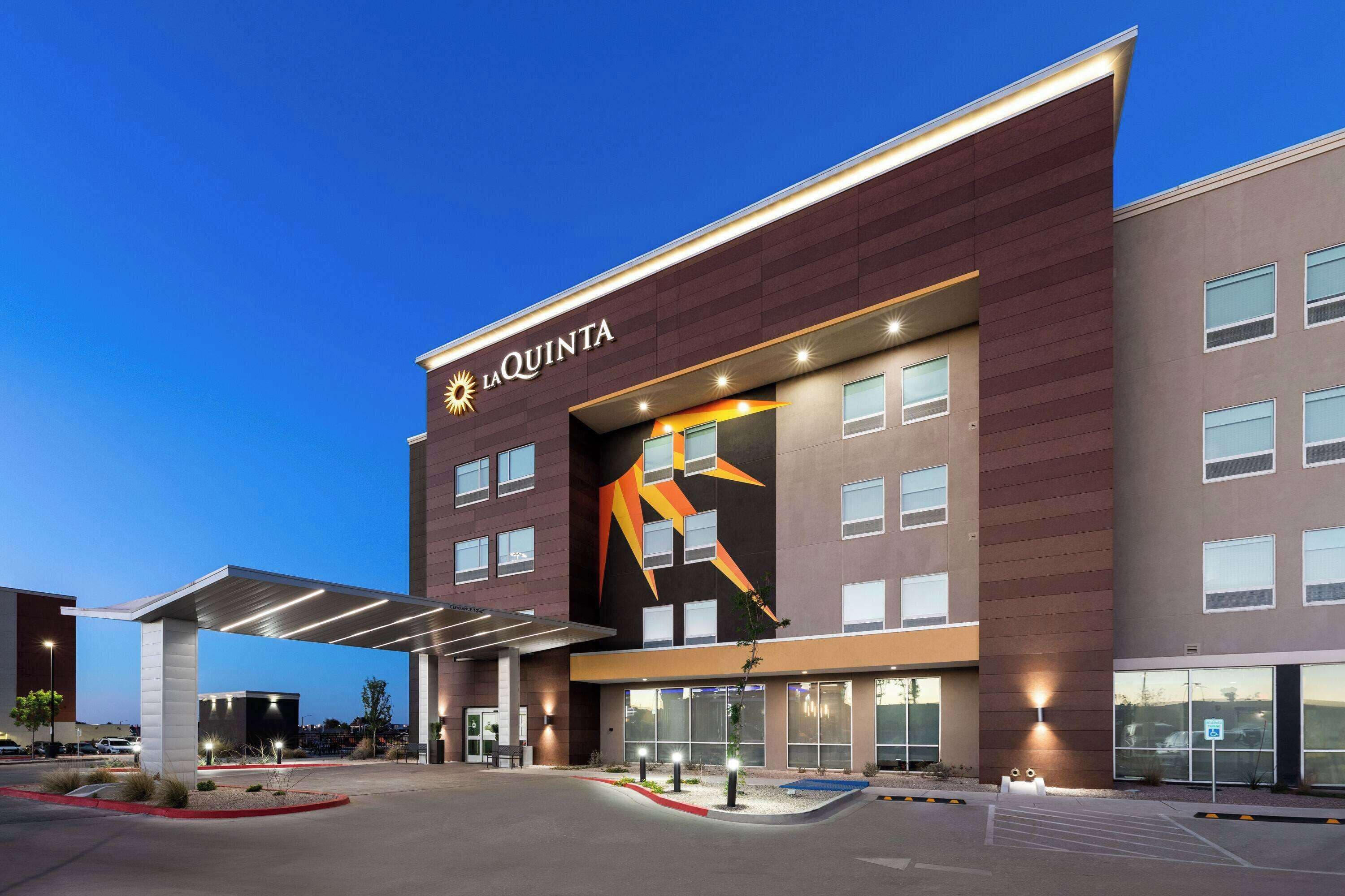 La Quinta Inn & Suites by Wyndham El Paso East Loop-375