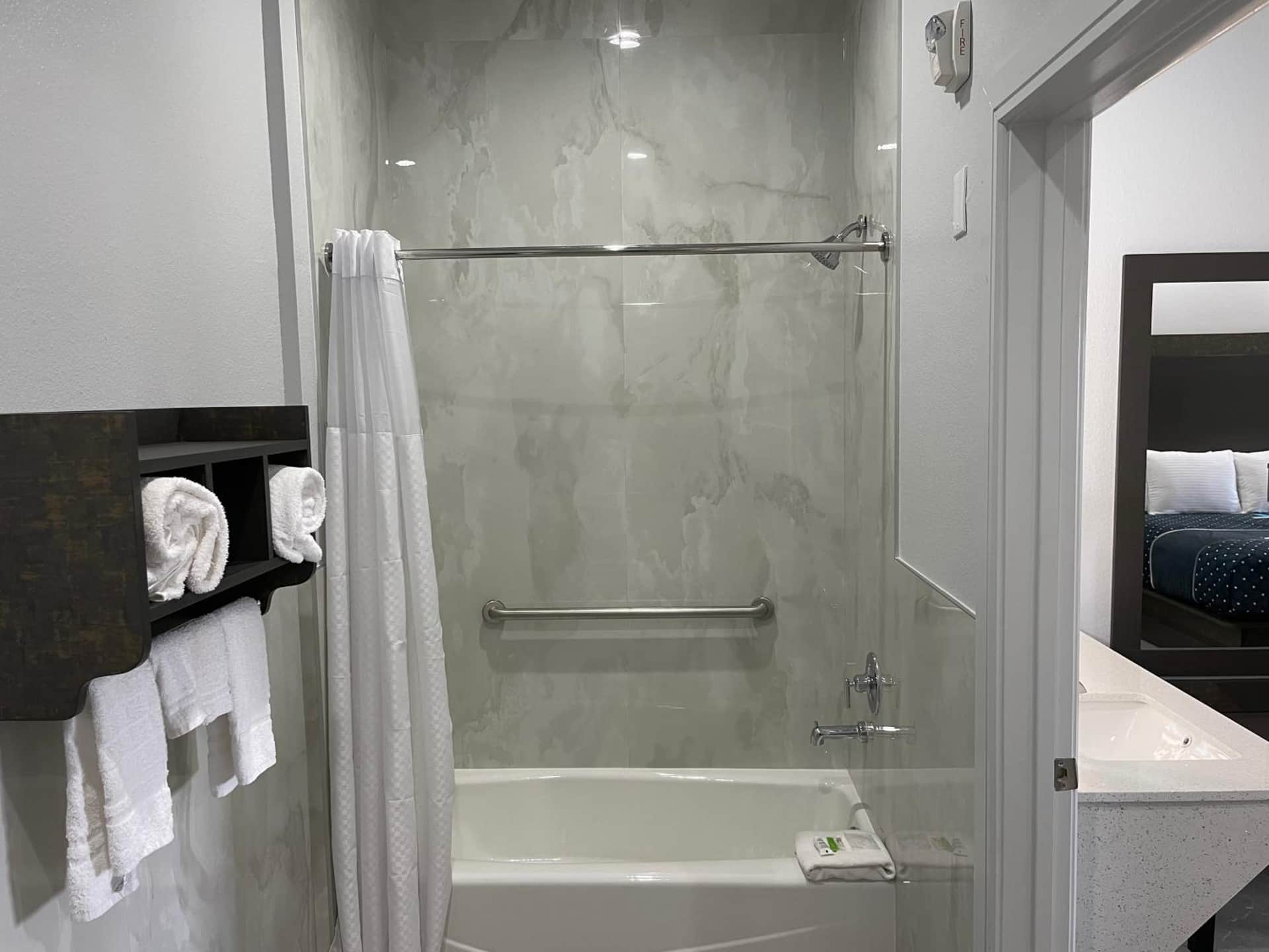 LiV Inn & Suites Houston