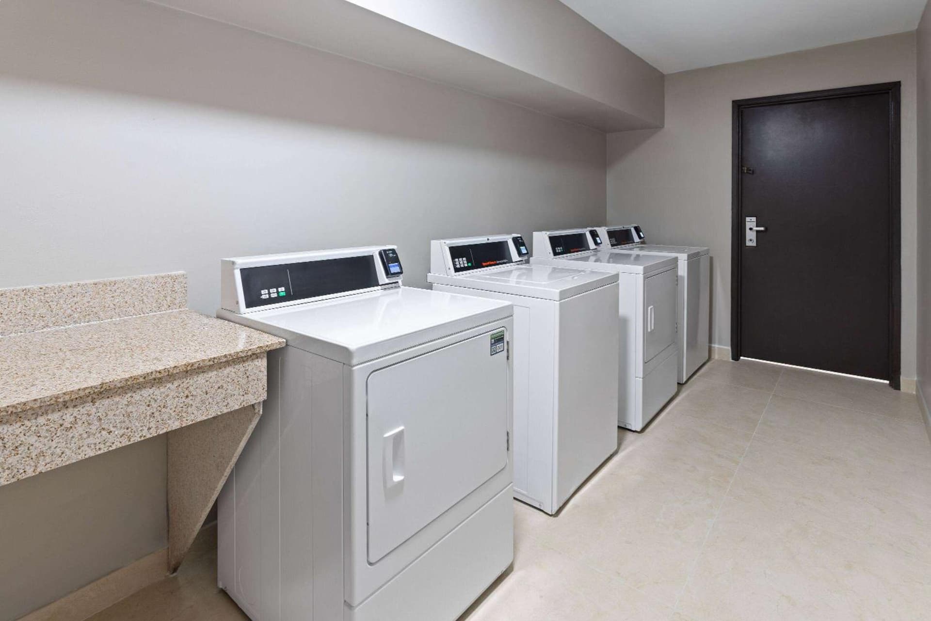 La Quinta Inn & Suites by Wyndham Memphis I-240