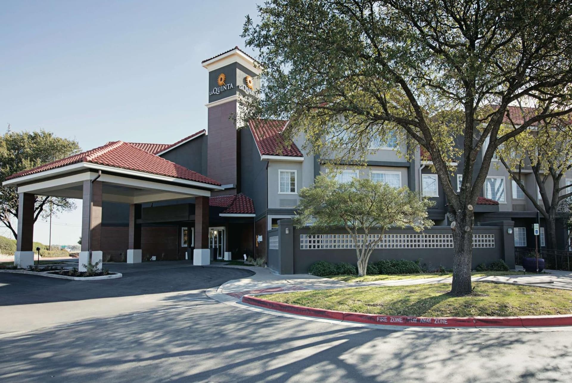 La Quinta Inn & Suites by Wyndham Austin Near The Domain