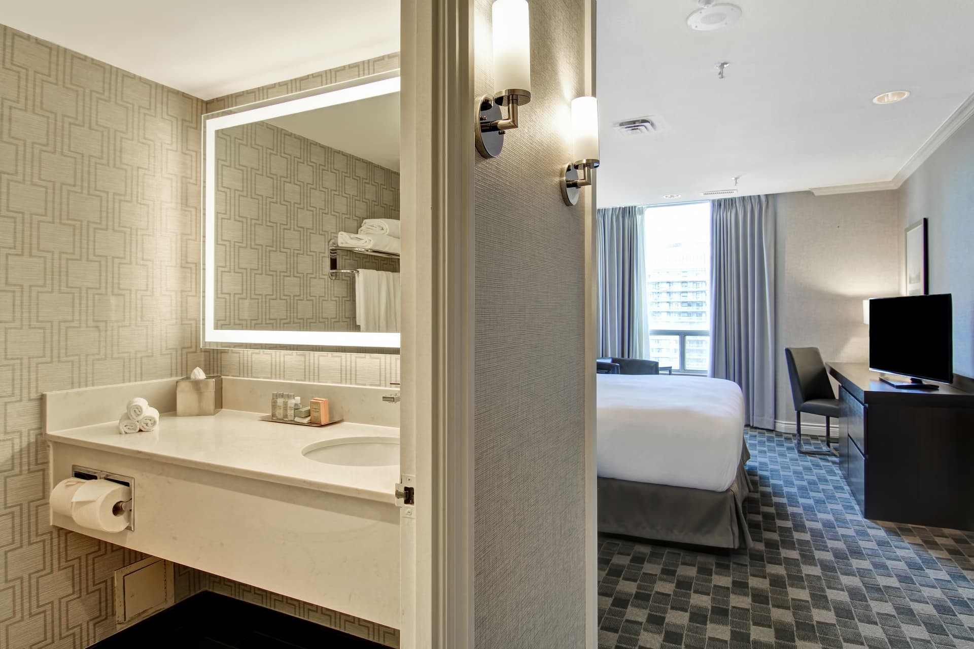DoubleTree by Hilton Toronto Downtown