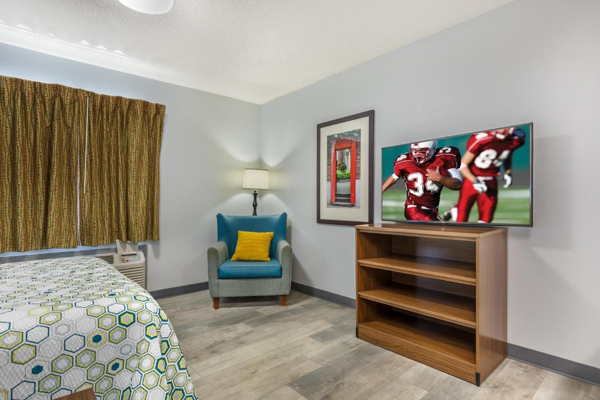 HomeTowne Studios & Suites by Red Roof Greensboro