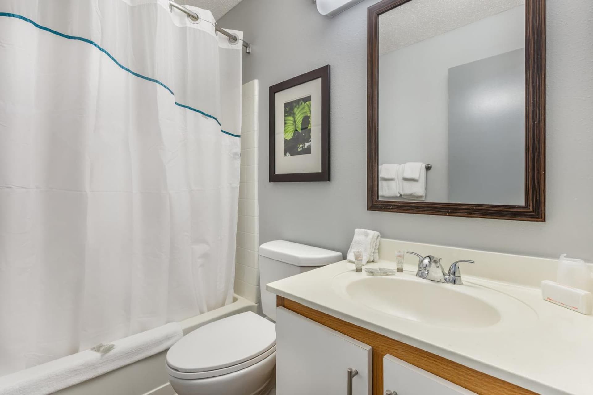 HomeTowne Studios & Suites by Red Roof Greensboro