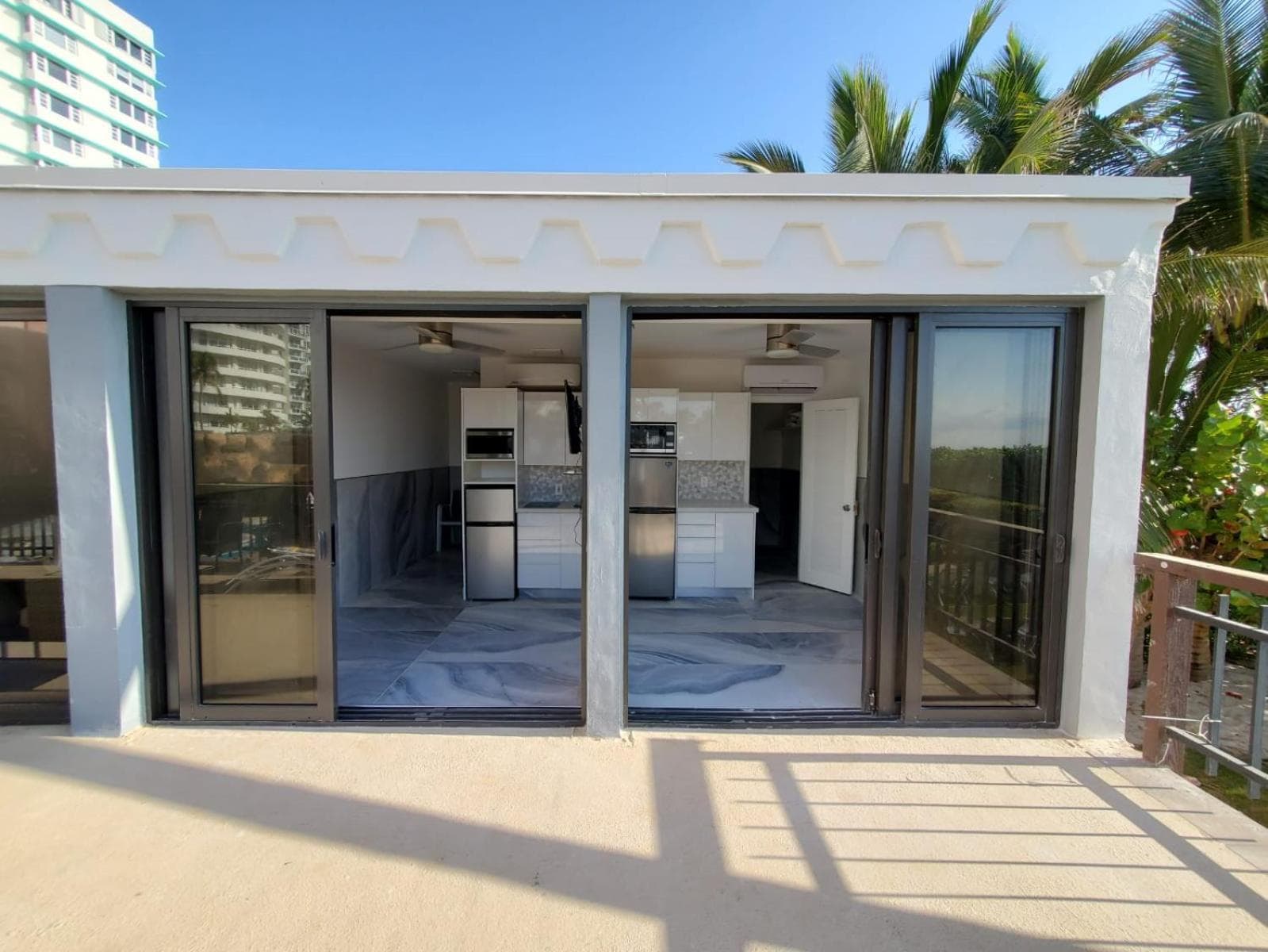 Deluxe Beach Resort - Hora Rental