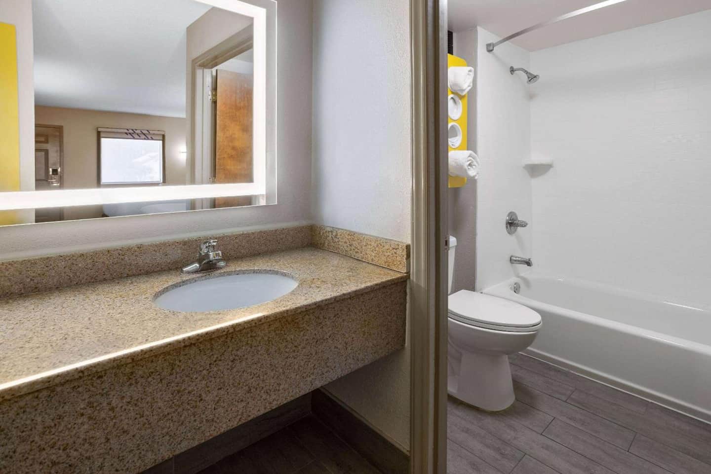Days Inn by Wyndham Acworth