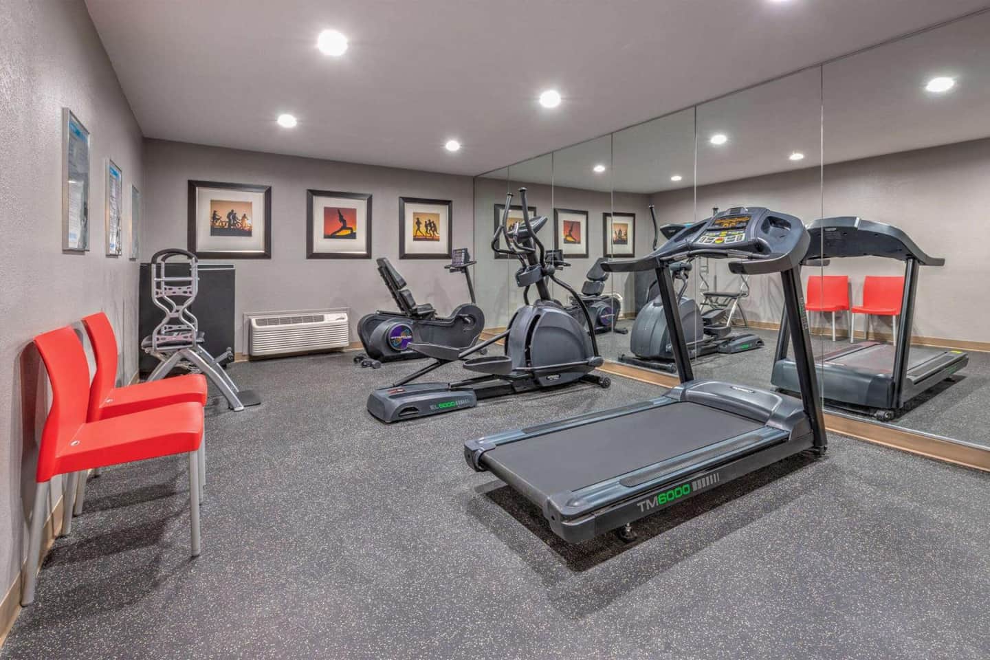 Hawthorn Extended Stay by Wyndham Bedford - Dallas