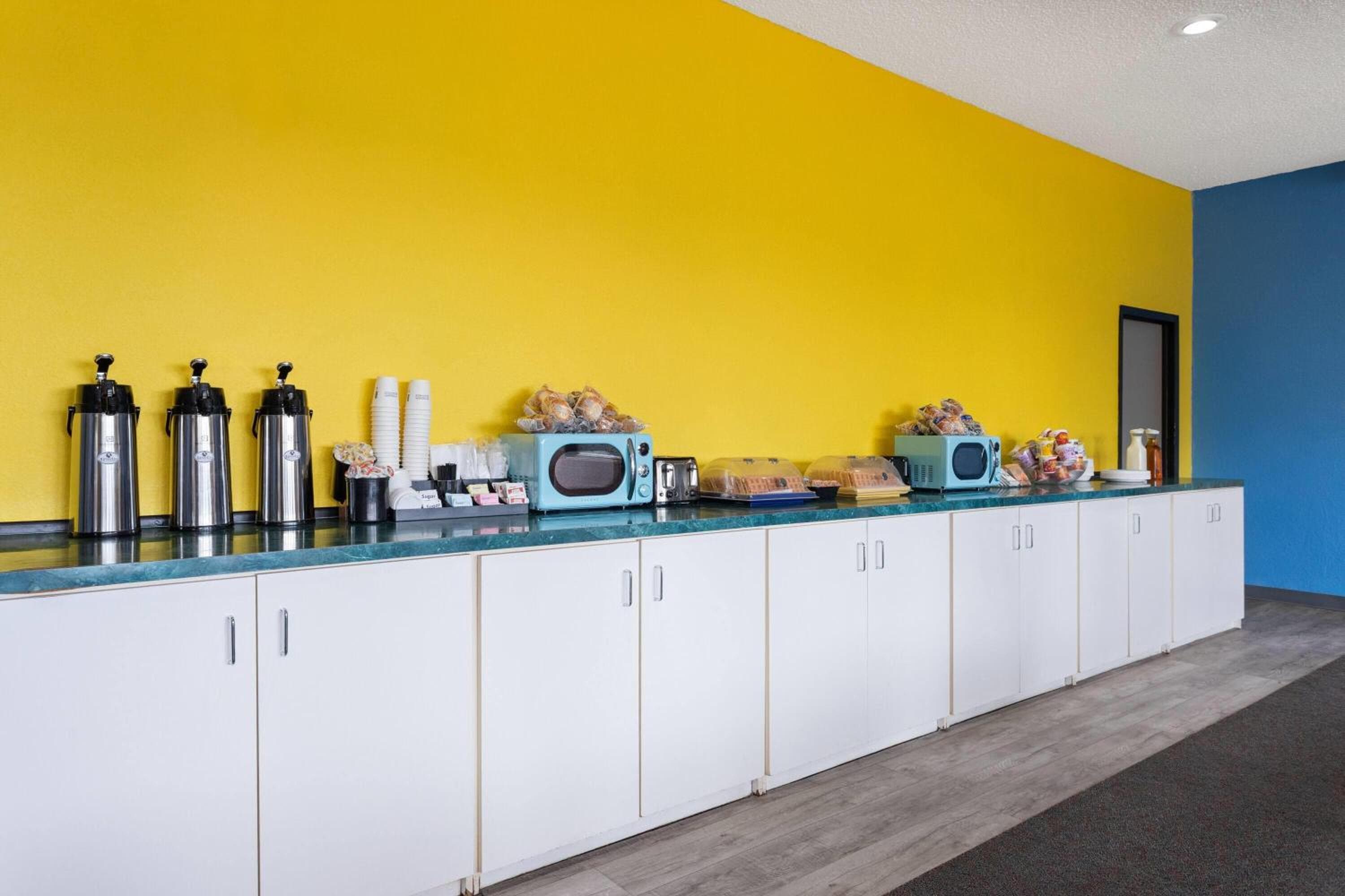 Days Inn by Wyndham Rawlins