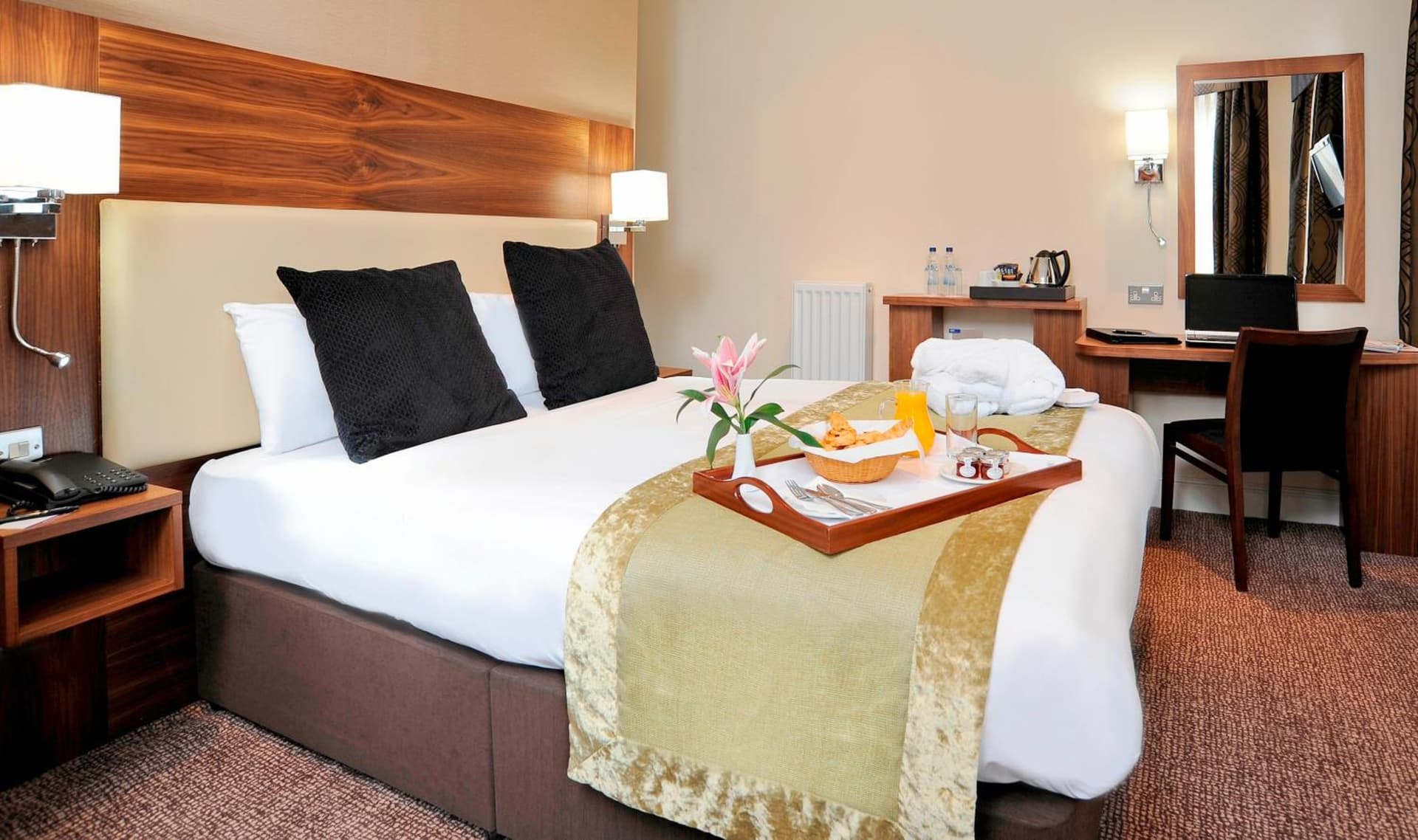 London Bloomsbury Square Hotel by IHG