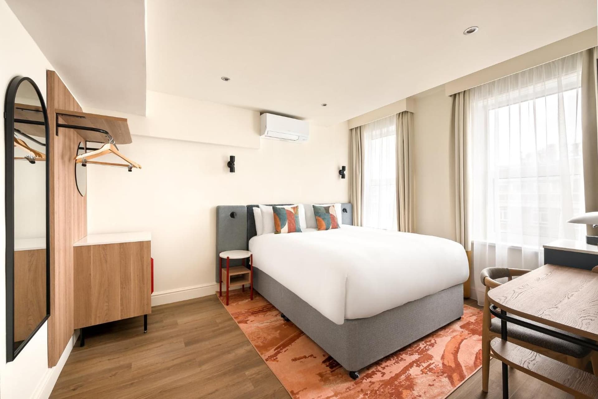 London Bloomsbury Square Hotel by IHG