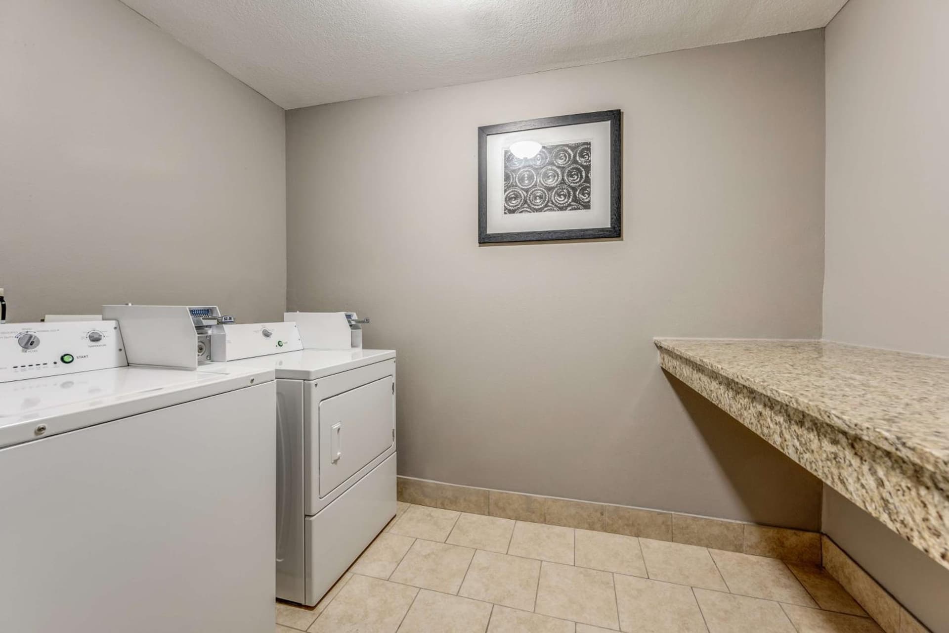 Huntsville Inn & Suites
