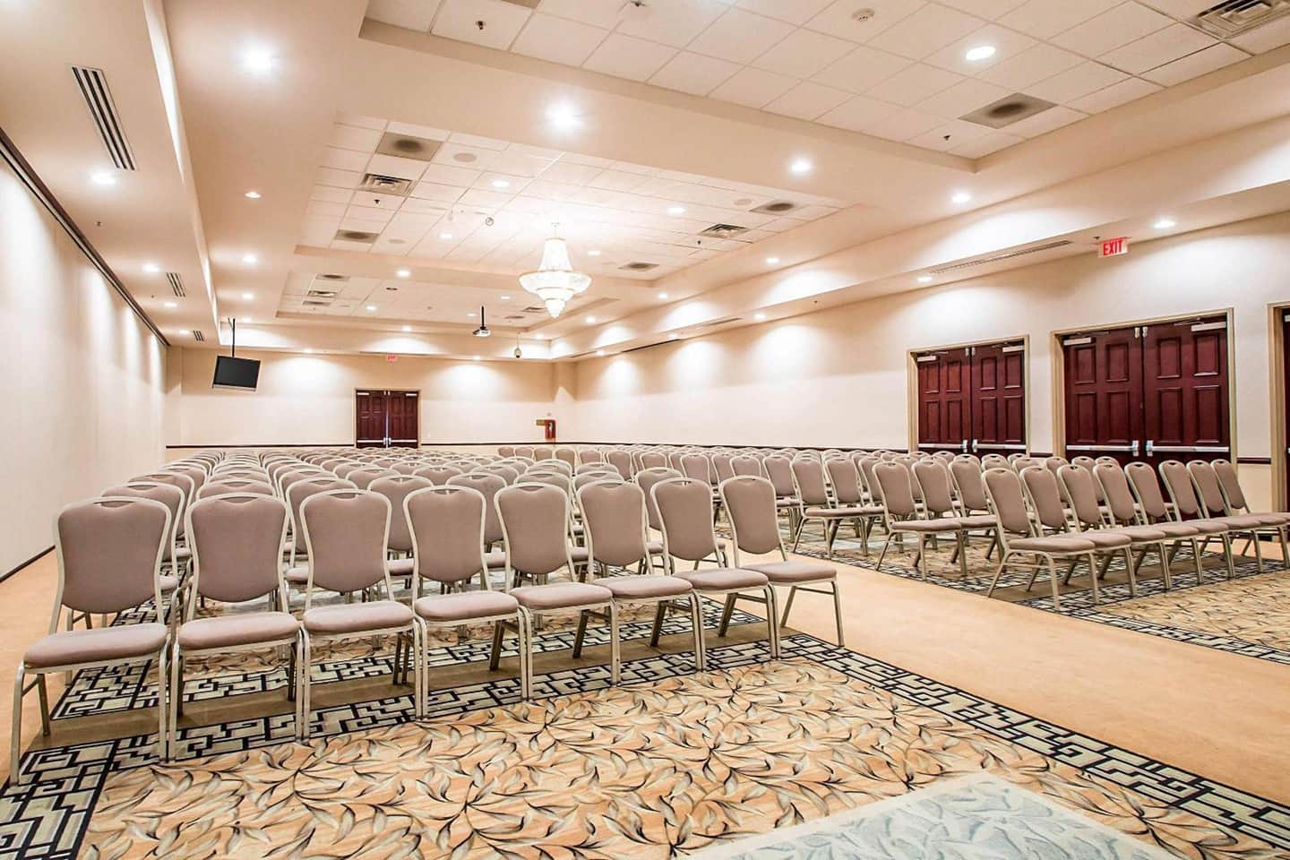 Clarion Inn Elmhurst - Oak Brook near I-88 I-290 I-294