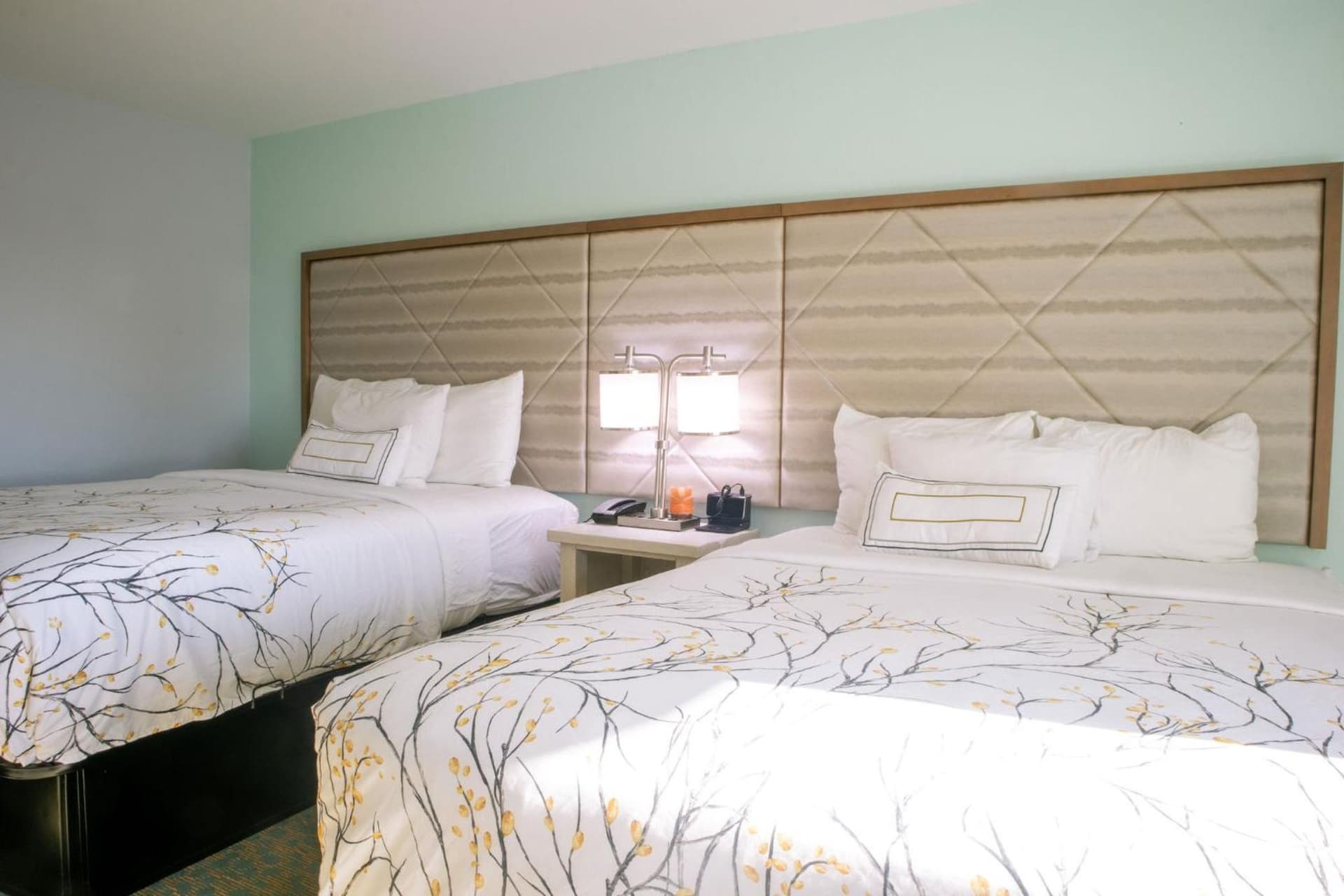 Ocean Sands Beach Boutique Inn NC