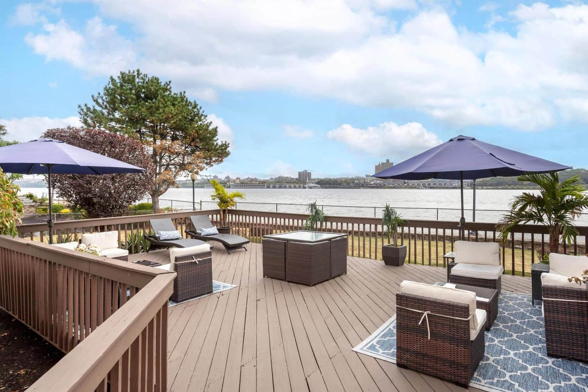 Comfort Inn Edgewater on Hudson River