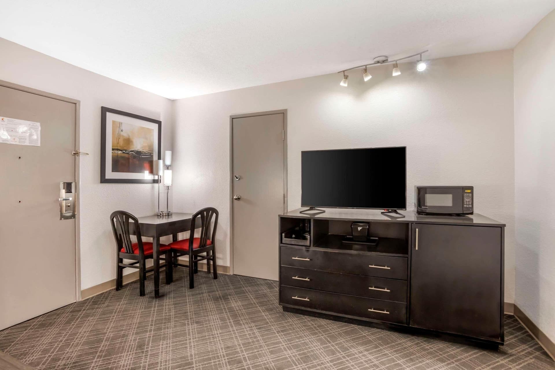 Comfort Suites Nashville Airport - BNA