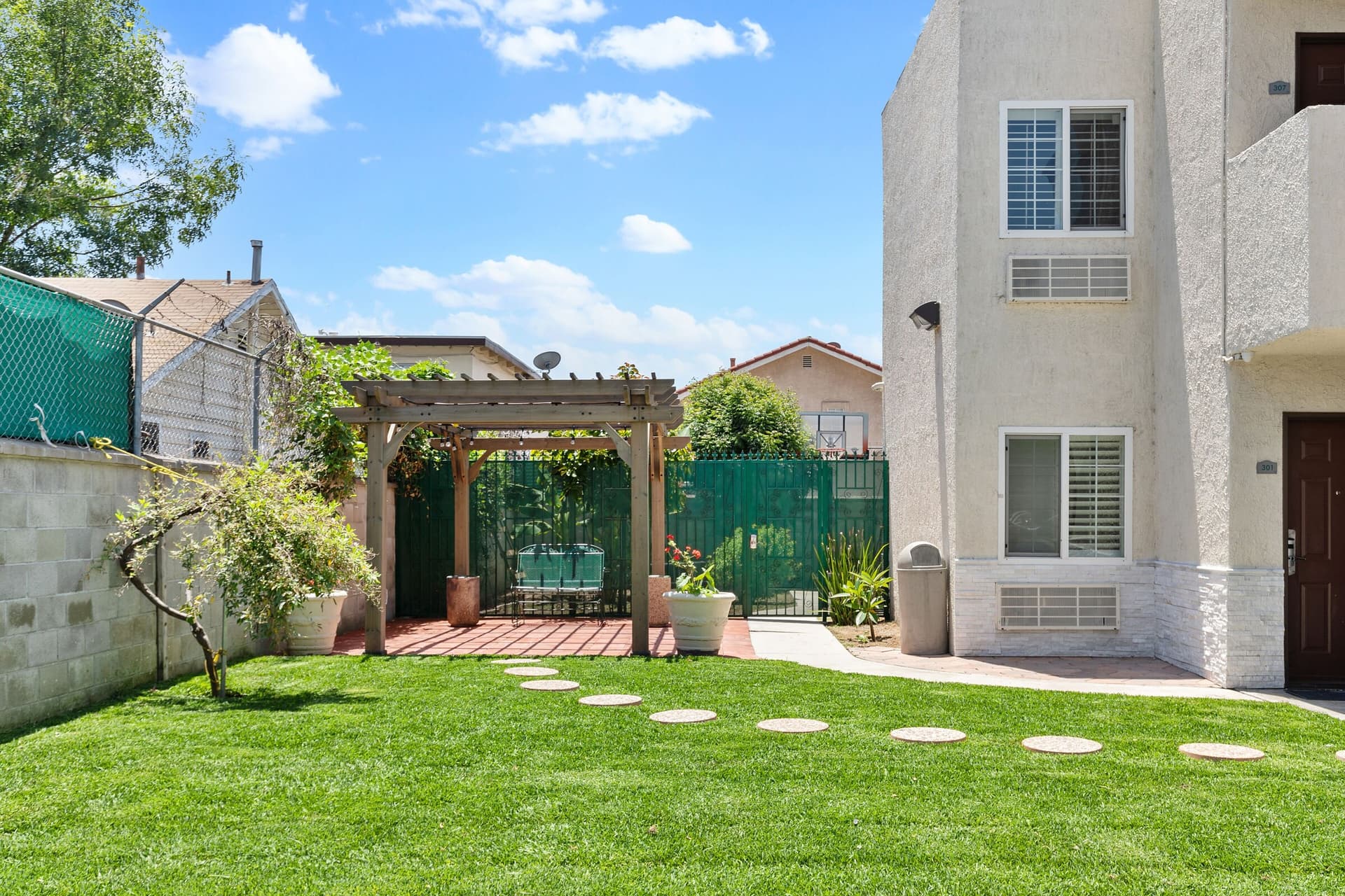 Le Blanc Inn & Suites