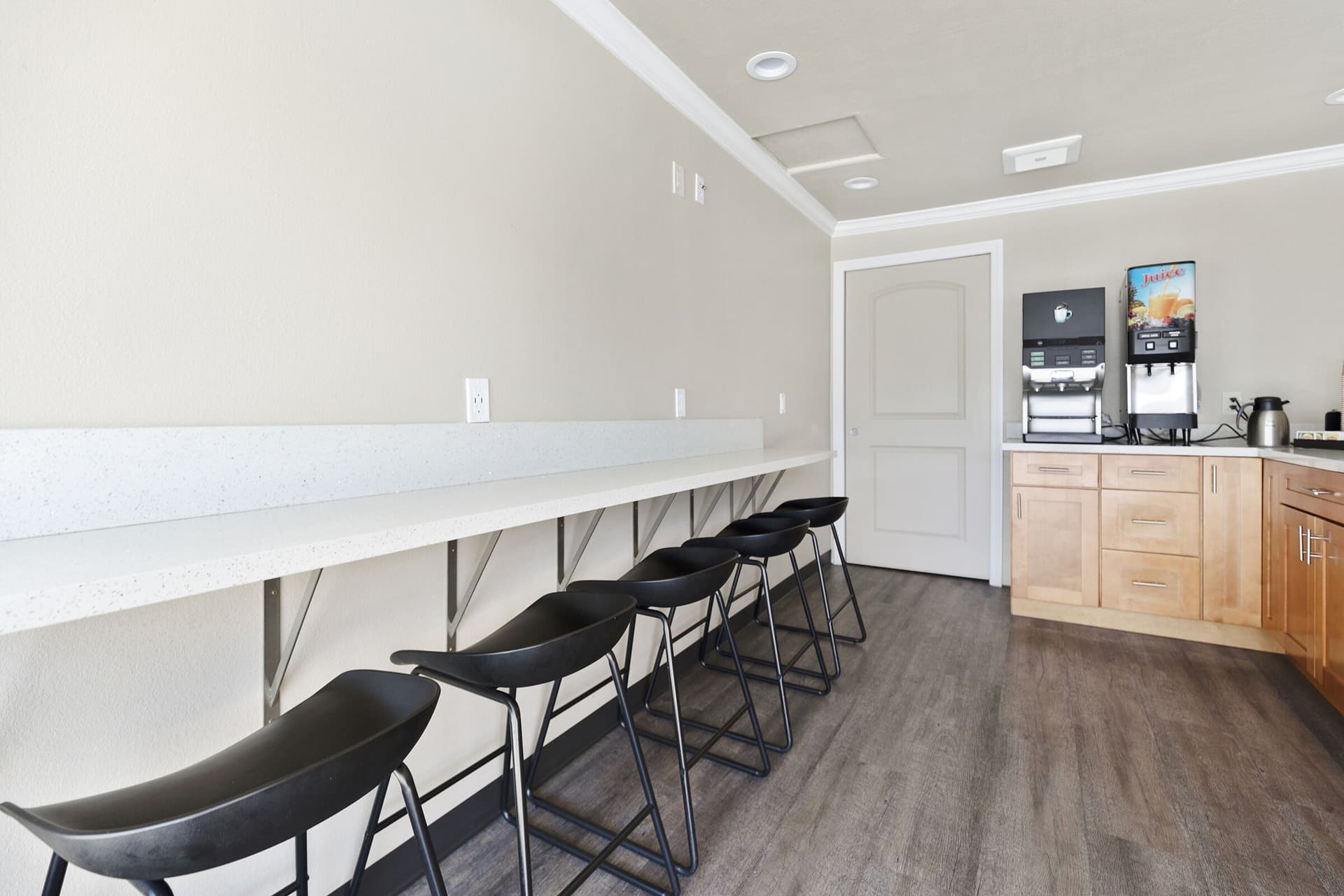 Le Blanc Inn & Suites
