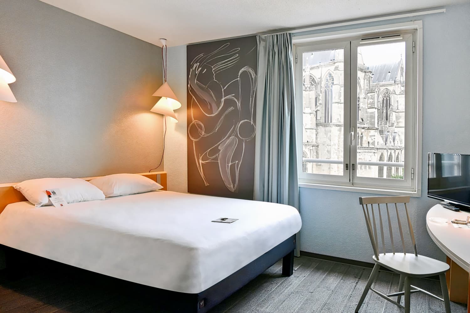 ibis Saint-Quentin Basilique