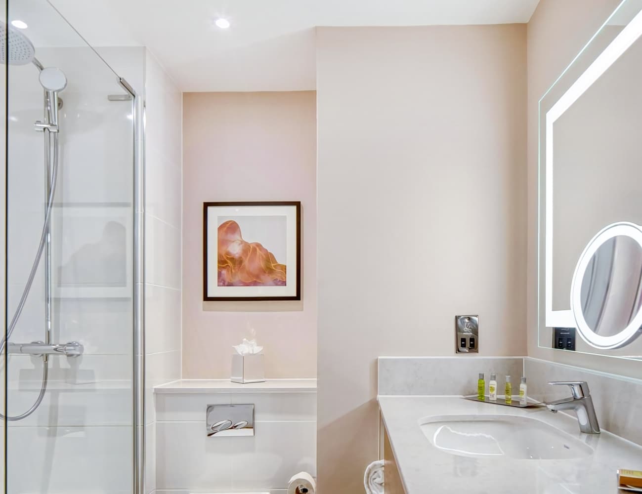 DoubleTree by Hilton Dartford Bridge