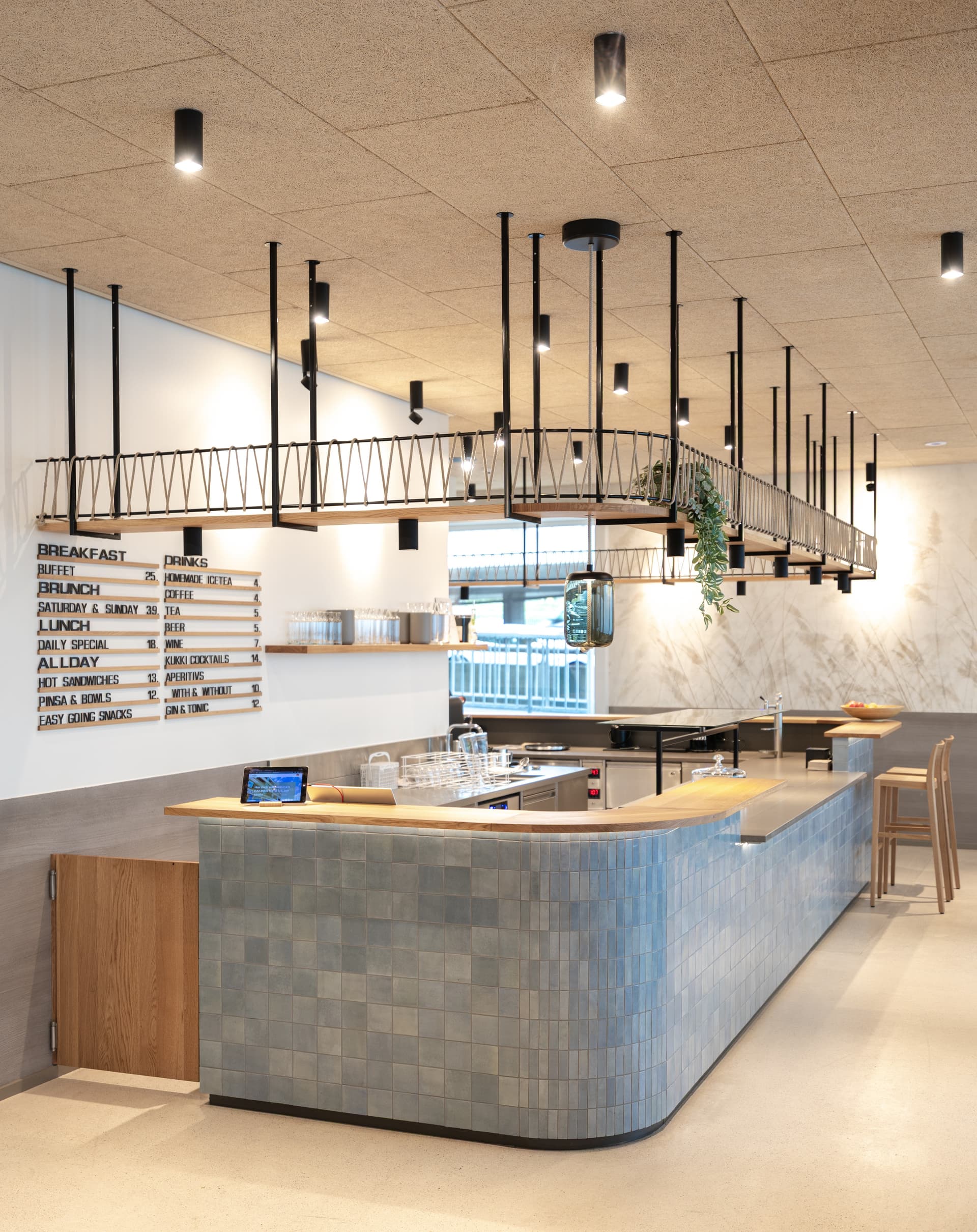 Dasbreitehotel am Rhein